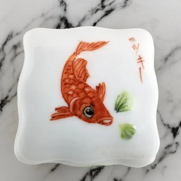 Koi Goldfish Mini Keepsake Box Scalloped White Porcelain Chinoiserie Gift Box - Picture 7 of 14